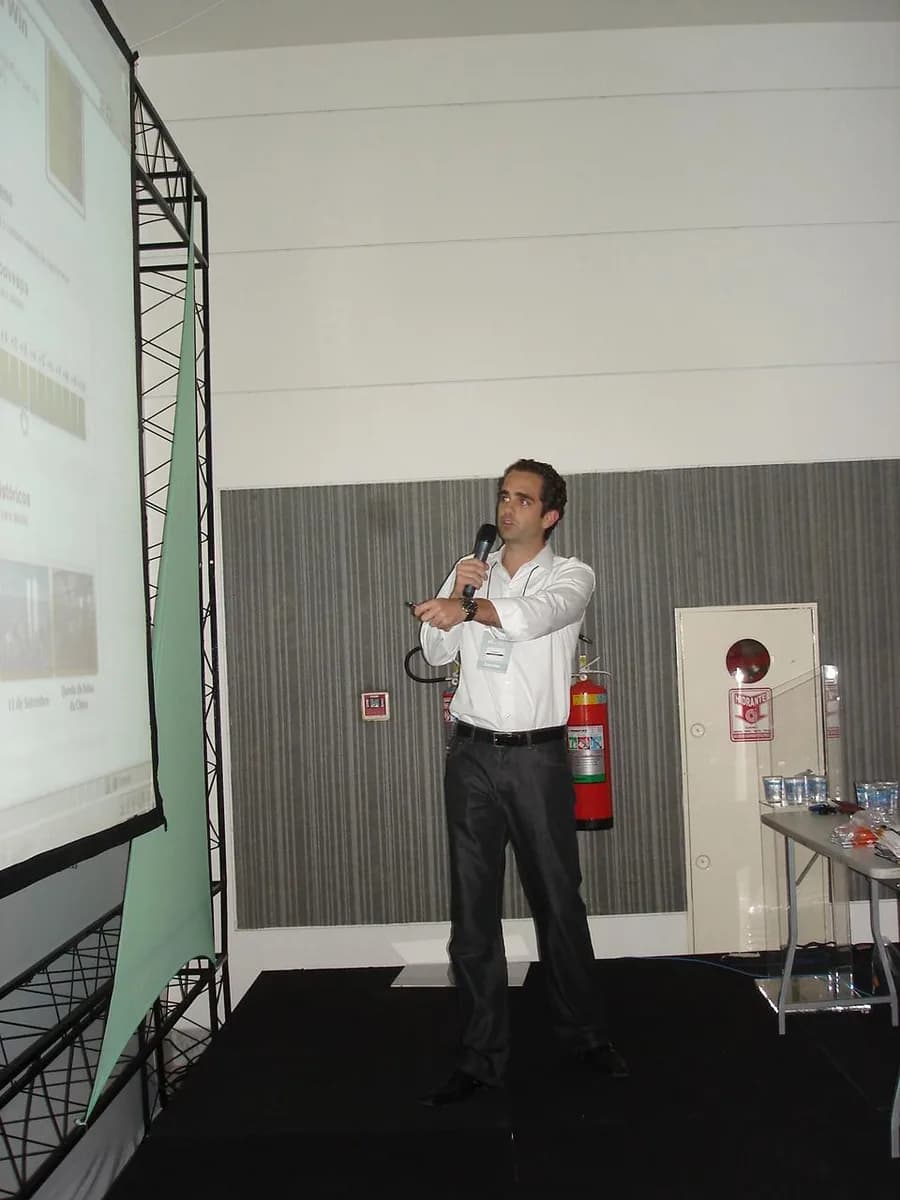 Aula de home broker, sala cheia