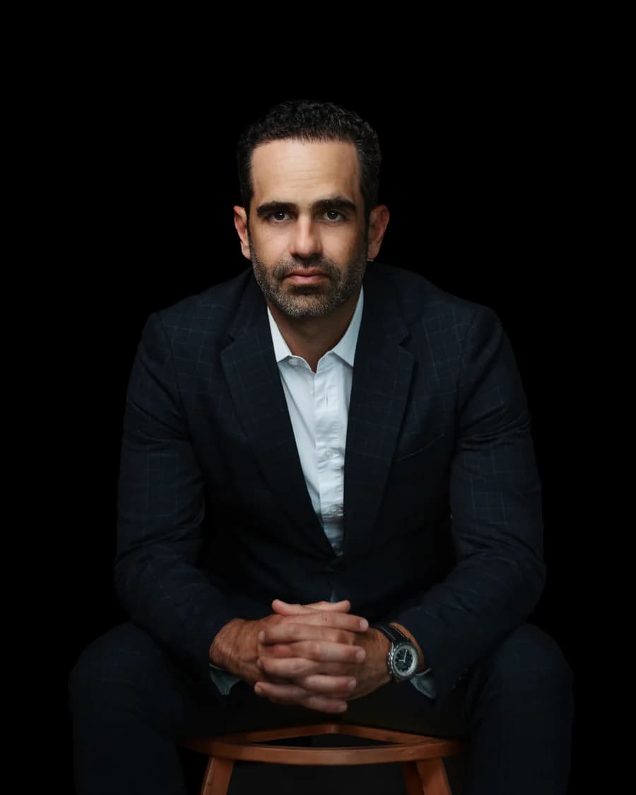 Luiz Basile, assessor de investimentos, em retrato de estúdio